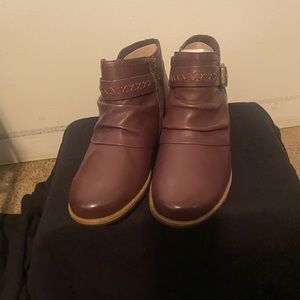 Earth Origins Womens Brown Booties ( Walnut Leather )